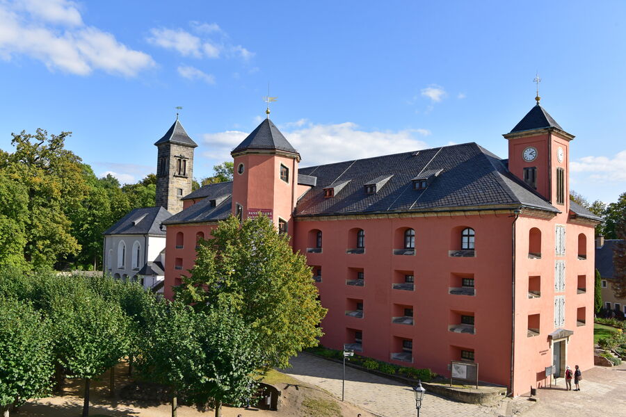 Ansicht der Magdalenenburg und Garnisonskirche von Westen