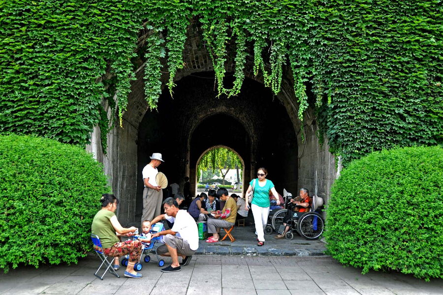 Kühle und Entspannung im Stadttor