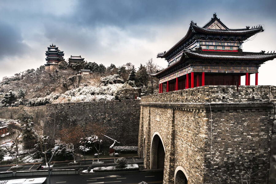 Verschneites Yifeng Tor